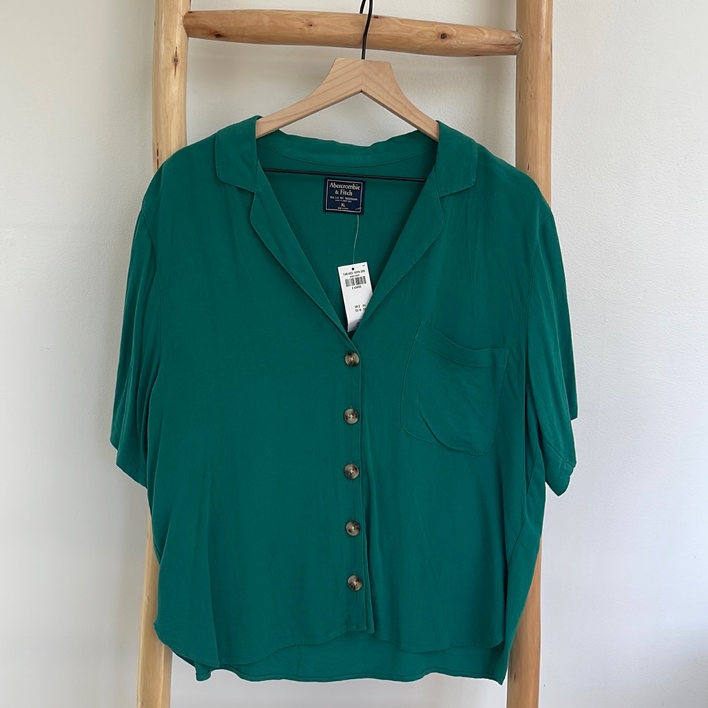 NWT Abercrombie drapey button down green blouse XL